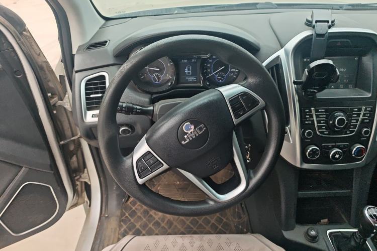 Used JMC Yuhu 5 2018 2.4T Classic Edition Diesel Manual 4x4 Luxury Long-Wheelbase JX4D24A5L Steering Wheel