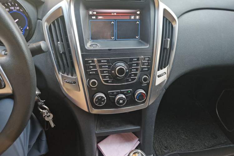 Used JMC Yuhu 5 2018 2.4T Classic Edition Diesel Manual 4x4 Luxury Long-Wheelbase JX4D24A5L Audio And AC Panel