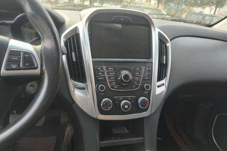 Used JMC Yuhu 5 2018 2.4T Classic Edition Diesel Manual 4x4 Luxury Version JX4D24A5L Audio And AC Panel