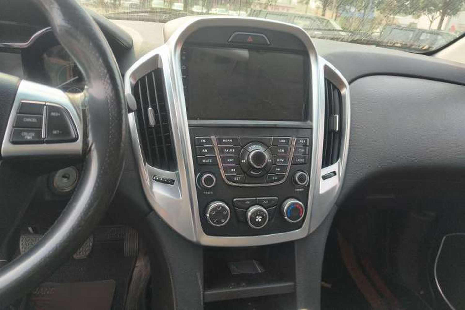 Used JMC Yuhu 5 2018 2.4T Classic Edition Diesel Manual 4x4 Luxury Version JX4D24A5L Audio And AC Panel