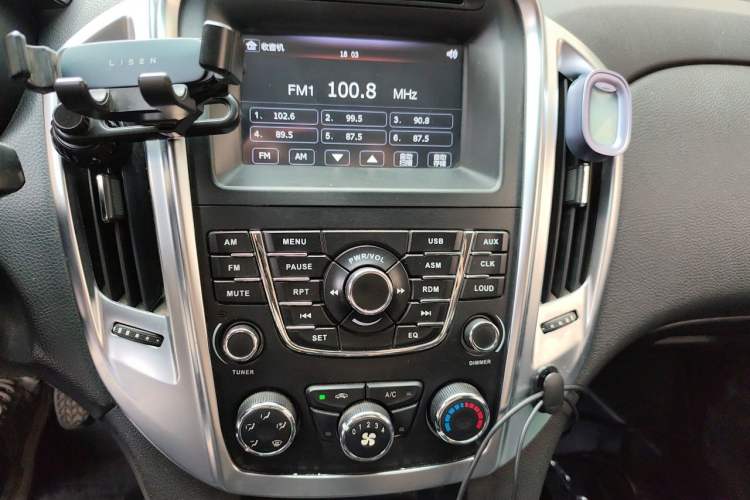 Used JMC Yuhu 5 2018 2.4T Classic Edition Diesel Manual Two-Wheel Drive Luxury Version JX4D24A5L Audio And AC Panel