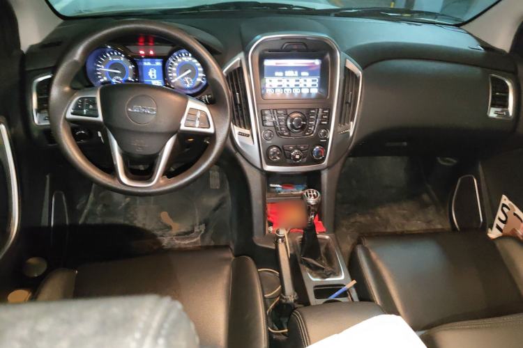 Used JMC Yuhu 5 2018 2.4T Classic Edition Diesel Manual 4x4 Luxury Version JX4D24A5L Center Console