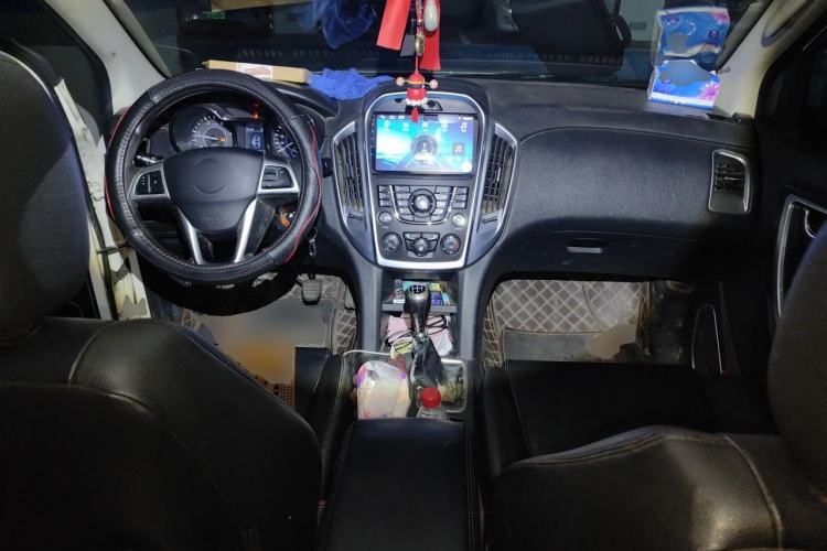 Used JMC Yuhu 5 2018 2.4T Classic Edition Diesel Manual 4x4 Luxury Version JX4D24A5L Center Console
