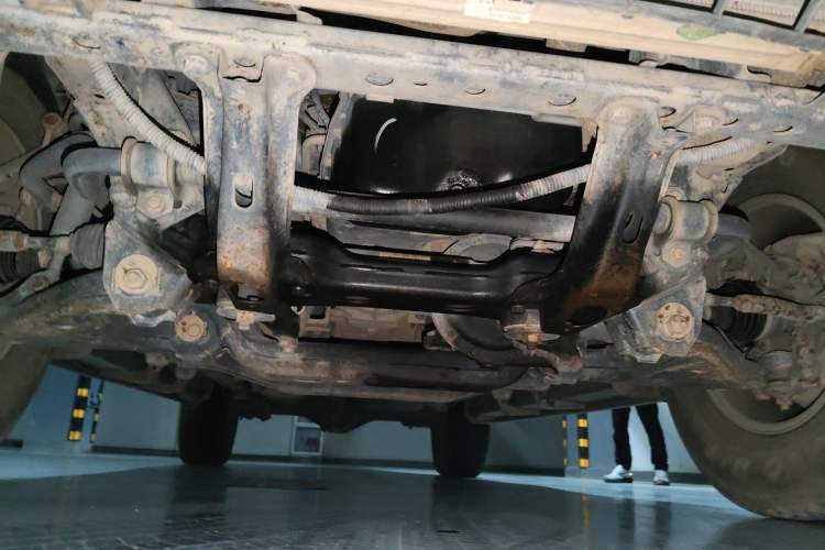 Used JMC Yuhu 5 2018 2.4T Classic Edition Diesel Manual 4x4 Luxury Version JX4D24A5L Chassis Front