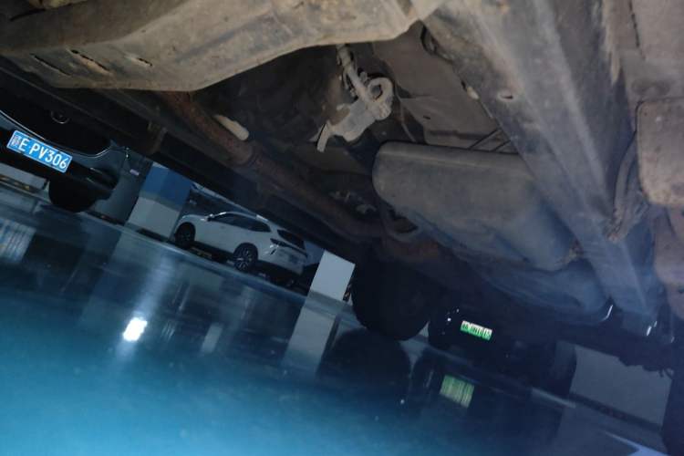 Used JMC Yuhu 5 2018 2.4T Classic Edition Diesel Manual 4x4 Luxury Version JX4D24A5L Chassis Front Left