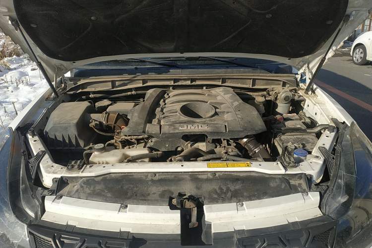 Used JMC Yuhu 5 2018 2.4T Classic Edition Diesel Manual 4x4 Luxury Version JX4D24A5L Engine Bay