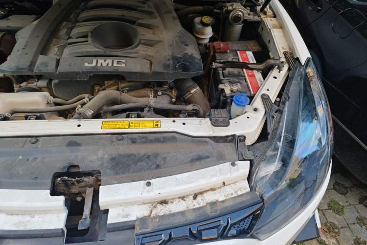 Used JMC Yuhu 5 2018 2.4T Classic Edition Diesel Manual 4x4 Luxury Long-Wheelbase JX4D24A5L Engine Bay Left