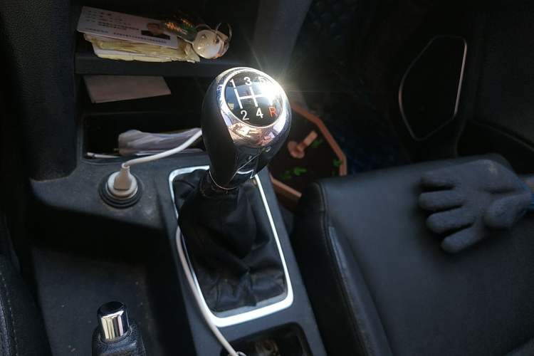 Used JMC Yuhu 5 2018 2.4T Classic Edition Diesel Manual 4x4 Luxury Version JX4D24A5L Gear Lever