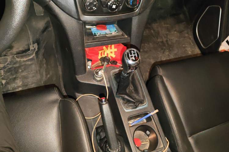 Used JMC Yuhu 5 2018 2.4T Classic Edition Diesel Manual 4x4 Luxury Version JX4D24A5L Gear Lever