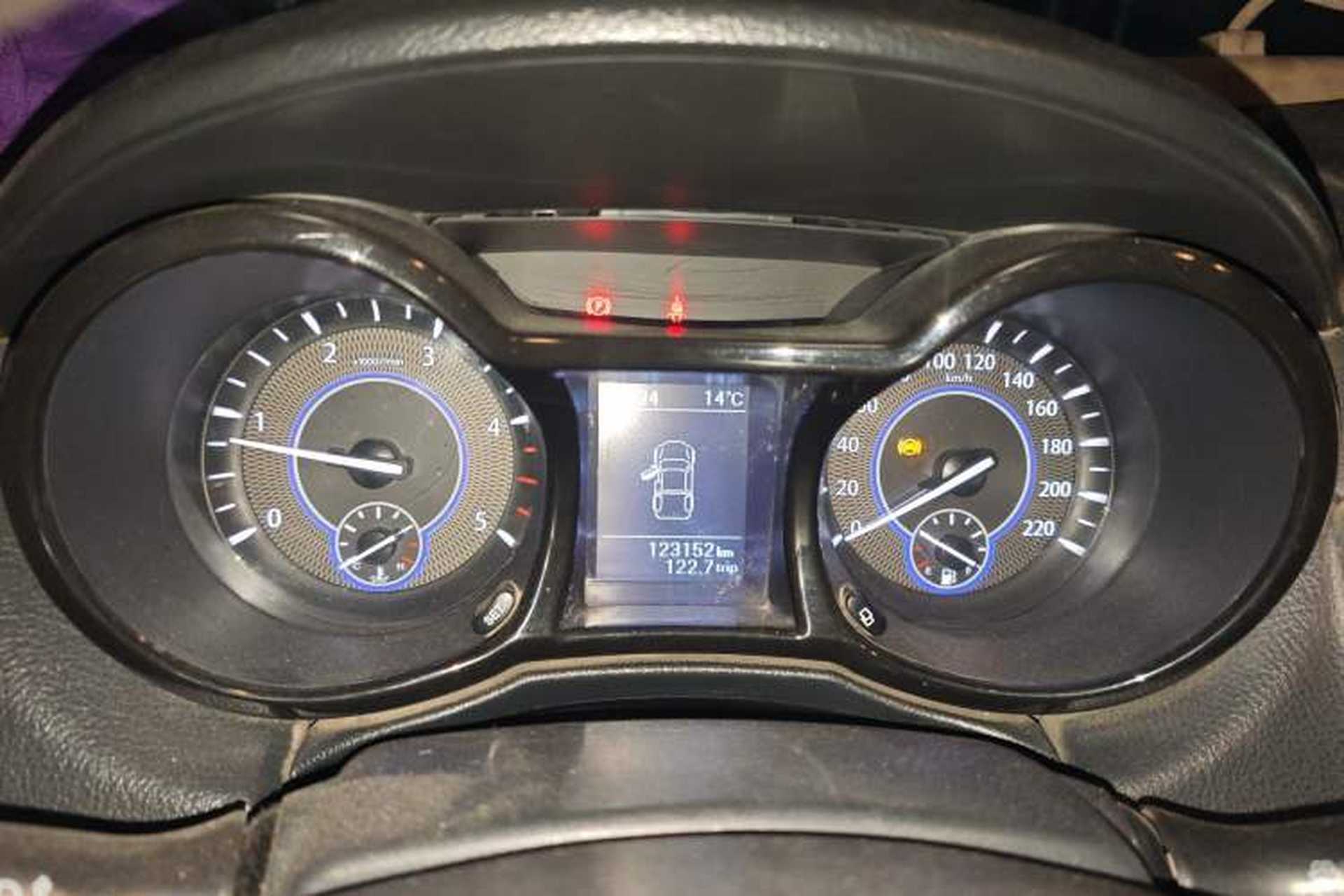 Used JMC Yuhu 5 2018 2.4T Classic Edition Diesel Manual Two-Wheel Drive Luxury Long-Wheelbase JX4D24A5L Instrument Cluster