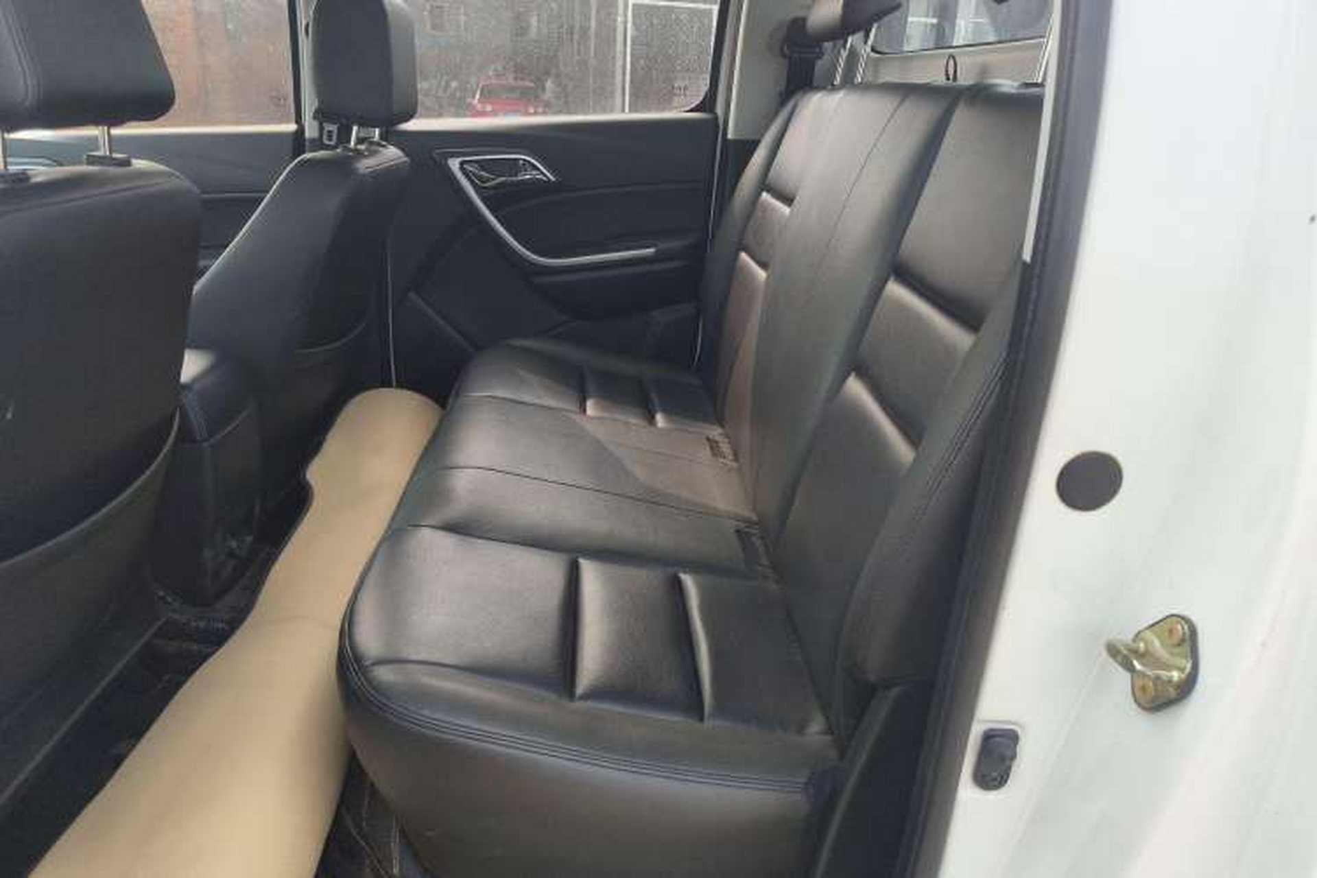 Used JMC Yuhu 5 2018 2.4T Classic Edition Diesel Manual 4x4 Luxury Version JX4D24A5L Interior 1
