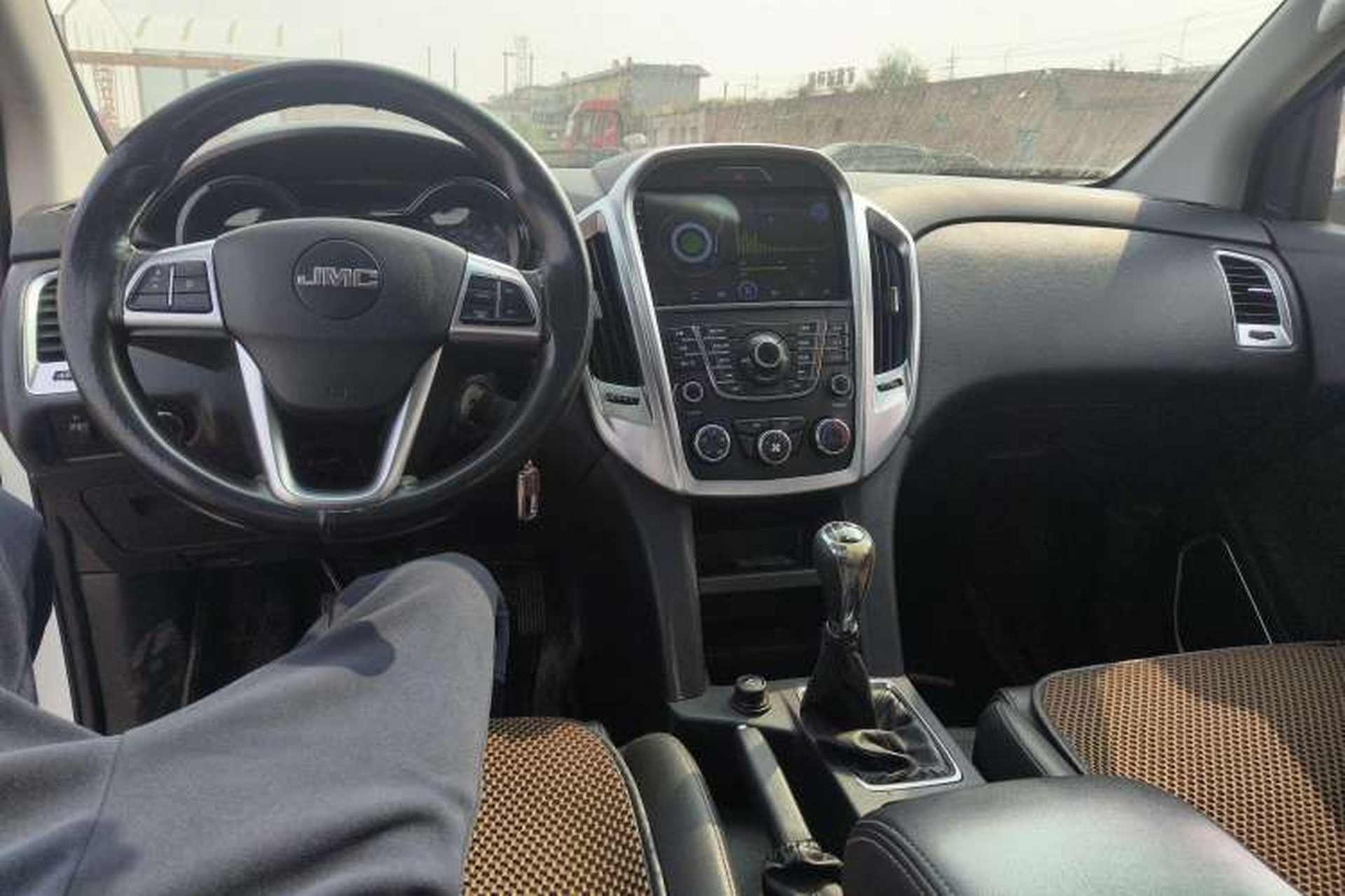 Used JMC Yuhu 5 2018 2.4T Classic Edition Diesel Manual 4x4 Luxury Version JX4D24A5L Interior 3