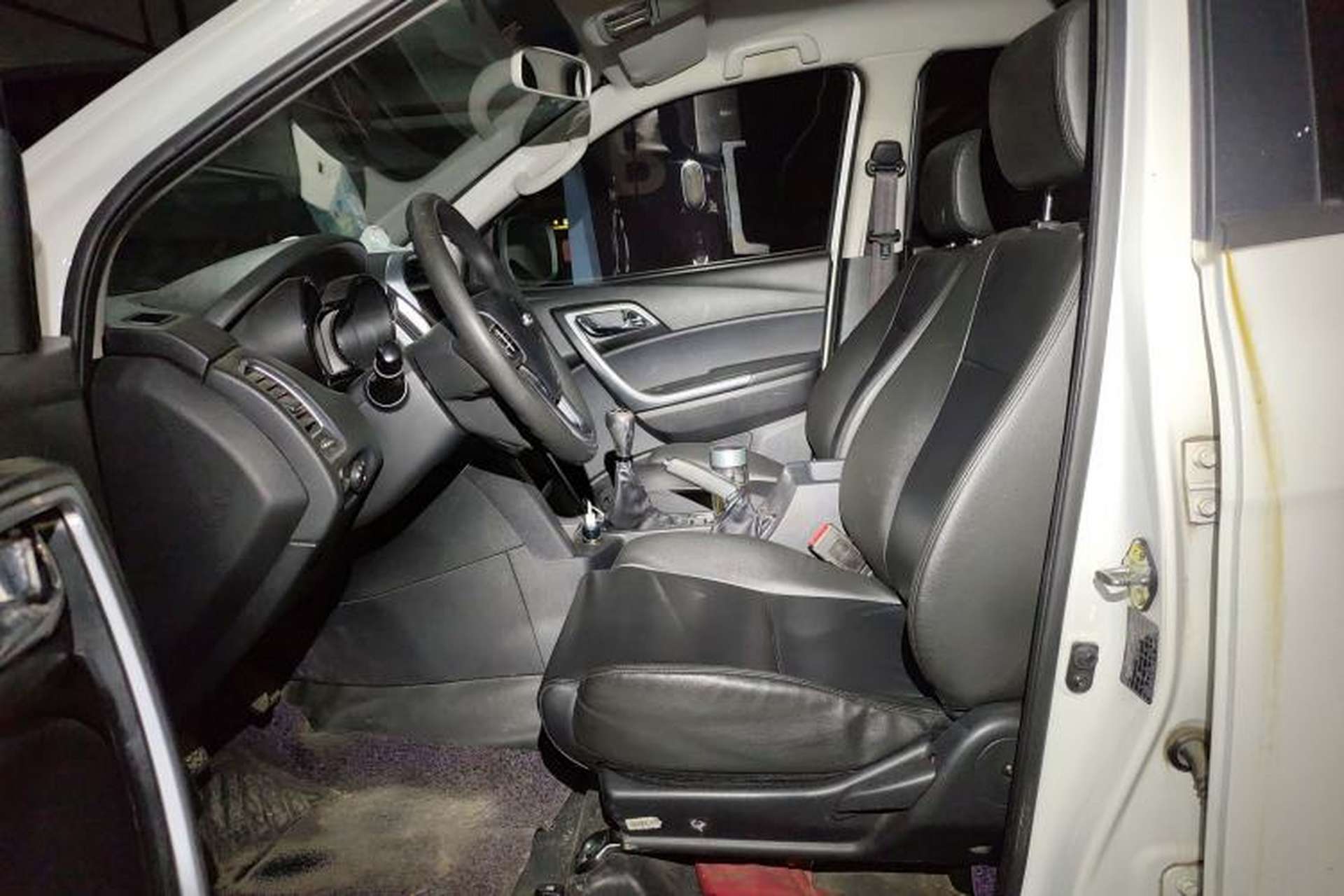 Used JMC Yuhu 5 2018 2.4T Classic Edition Diesel Manual 4x4 Luxury Long-Wheelbase JX4D24A5L Left Front Seat