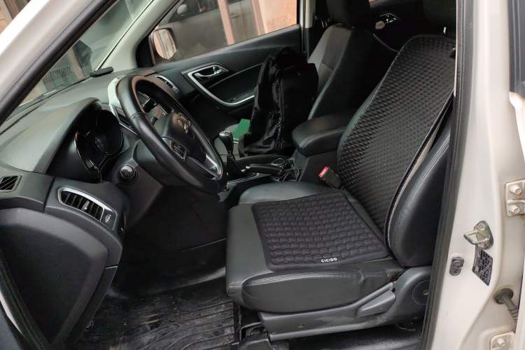 Used JMC Yuhu 5 2018 2.4T Classic Edition Diesel Manual Two-Wheel Drive Luxury Version JX4D24A5L Left Front Seat