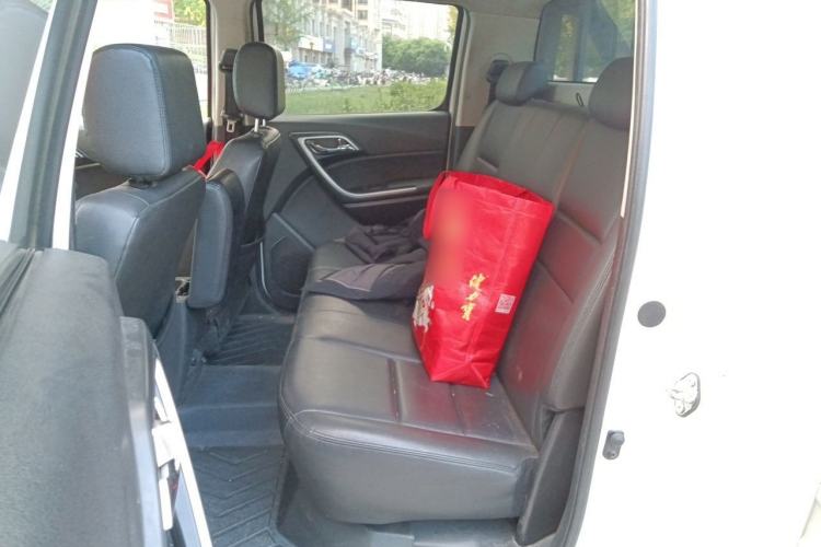 Used JMC Yuhu 5 2018 2.4T Classic Edition Diesel Manual 4x4 Luxury Long-Wheelbase JX4D24A5L Left Rear Seat