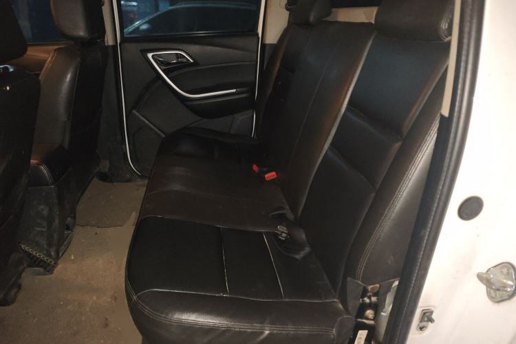 Used JMC Yuhu 5 2018 2.4T Classic Edition Diesel Manual Two-Wheel Drive Luxury Long-Wheelbase JX4D24A5L Left Rear Seat
