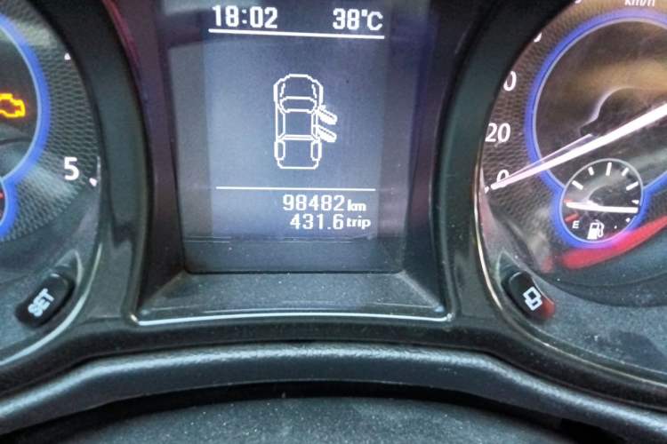 Used JMC Yuhu 5 2018 2.4T Classic Edition Diesel Manual 4x4 Luxury Long-Wheelbase JX4D24A5L Odometer Close Up