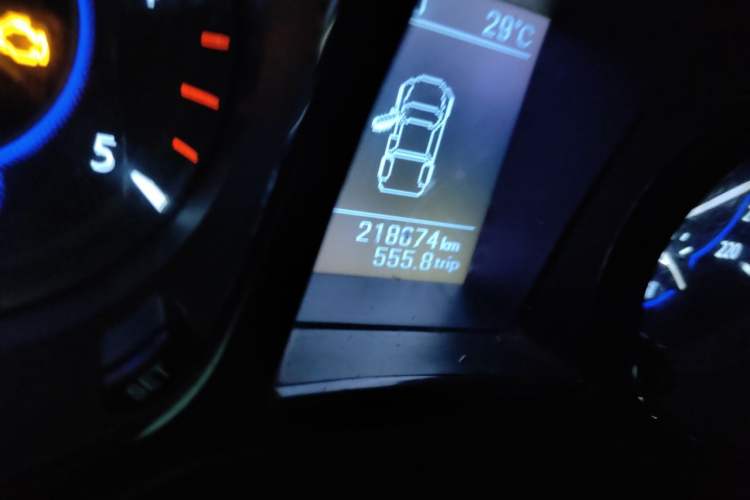 Used JMC Yuhu 5 2018 2.4T Classic Edition Diesel Manual 4x4 Luxury Version JX4D24A5L Odometer Close Up