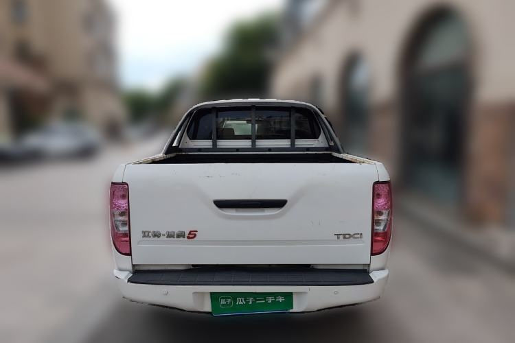 Used JMC Yuhu 5 2018 2.4T Classic Edition Diesel Manual Two-Wheel Drive Luxury Version JX4D24A5L Rear