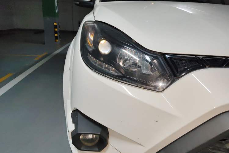 Used JMC Yuhu 5 2018 2.4T Classic Edition Diesel Manual 4x4 Luxury Version JX4D24A5L Right Front Headlight