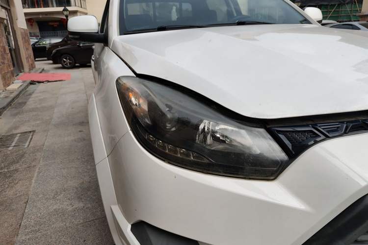 Used JMC Yuhu 5 2018 2.4T Classic Edition Diesel Manual Two-Wheel Drive Luxury Version JX4D24A5L Right Front Headlight