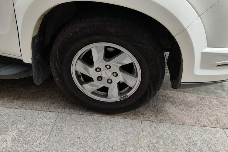 Used JMC Yuhu 5 2018 2.4T Classic Edition Diesel Manual Two-Wheel Drive Luxury Version JX4D24A5L Right Front Wheel Hub