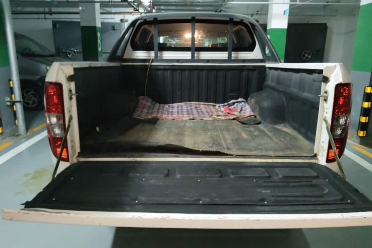 Used JMC Yuhu 5 2018 2.4T Classic Edition Diesel Manual 4x4 Luxury Version JX4D24A5L Trunk