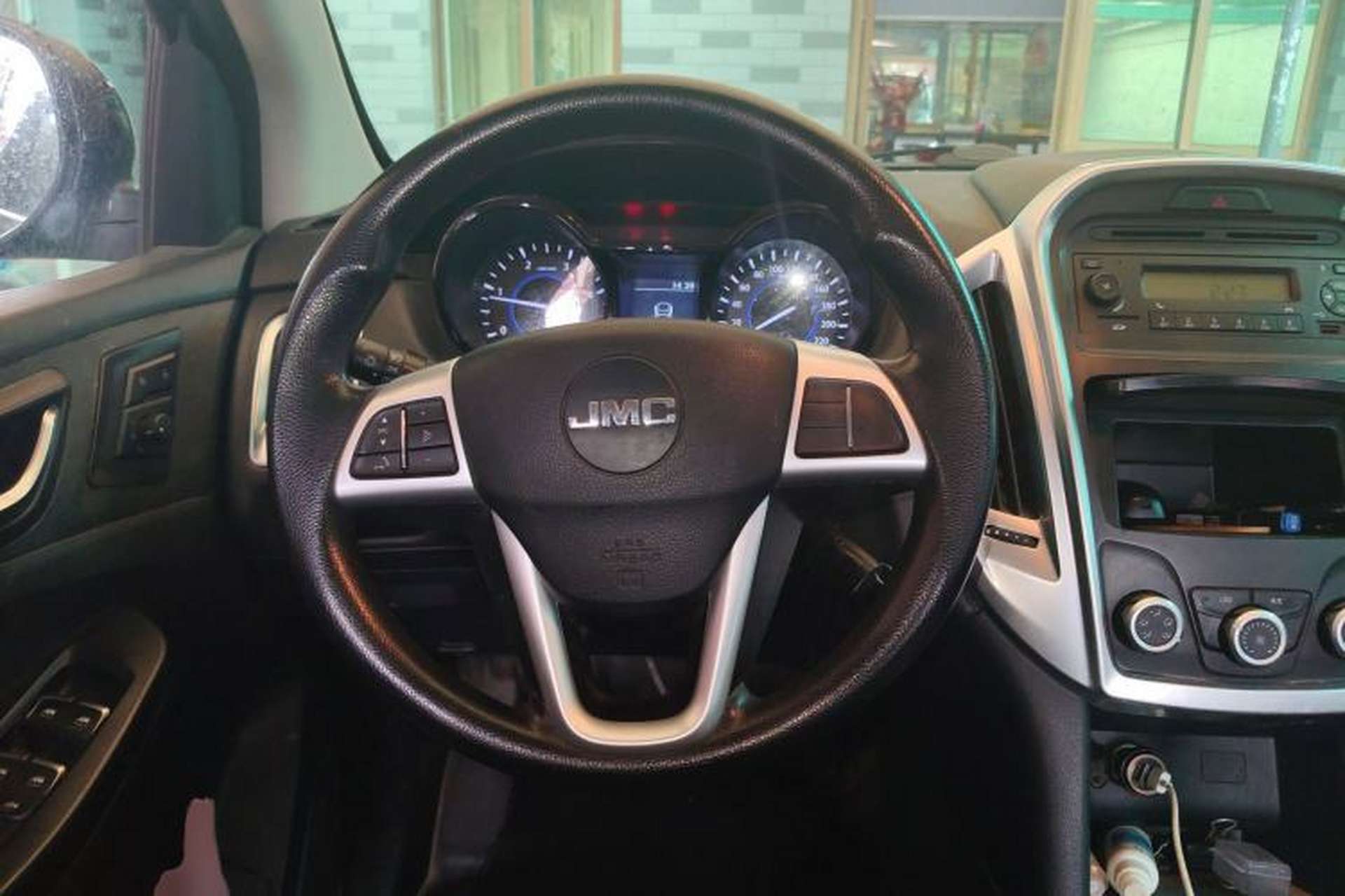 Used JMC Yuhu 5 2019 2.0T Diesel Manual Two-Wheel Drive Classic China VI Standard Steering Wheel