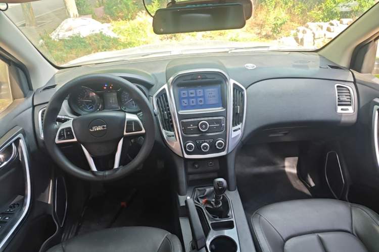 Used JMC Yuhu 5 2019 2.0T Diesel Manual Two-Wheel Drive Enhanced Version China VI Standard Long Wheelbase Center Console