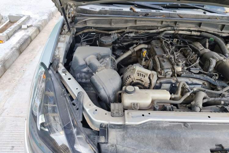 Used JMC Yuhu 5 2019 2.0T Diesel Manual Two-Wheel Drive Entry-Level China VI Standard Engine Bay Right