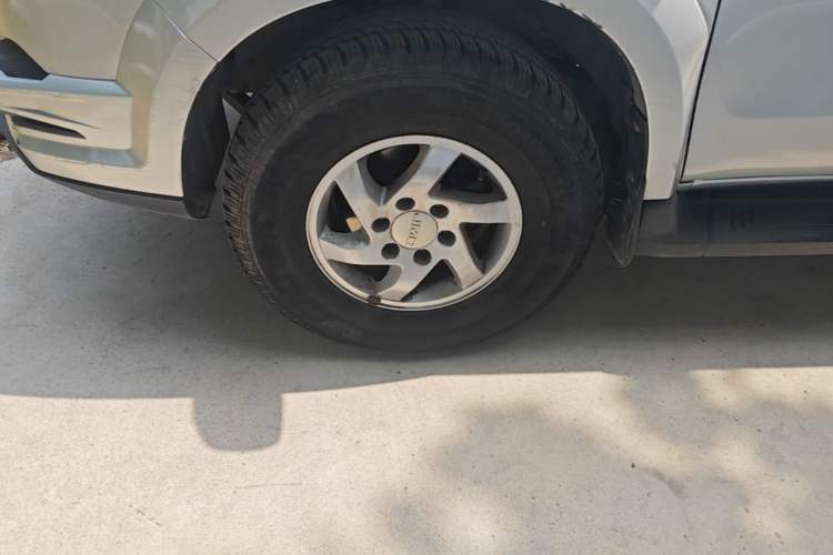 Used JMC Yuhu 5 2019 2.0T Diesel Manual Two-Wheel Drive Enhanced Version China VI Standard Long Wheelbase Left Front Wheel Hub
