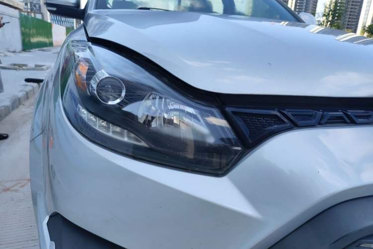 Used JMC Yuhu 5 2019 2.0T Diesel Manual Two-Wheel Drive Entry-Level China VI Standard Right Front Headlight