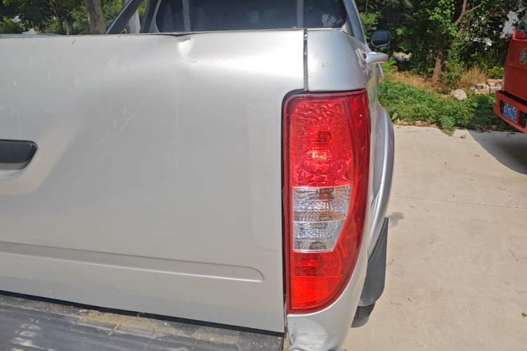 Used JMC Yuhu 5 2019 2.0T Diesel Manual Two-Wheel Drive Enhanced Version China VI Standard Long Wheelbase Right Rear Taillight