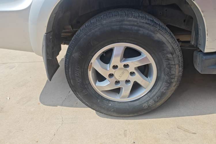 Used JMC Yuhu 5 2019 2.0T Diesel Manual Two-Wheel Drive Enhanced Version China VI Standard Long Wheelbase Right Rear Wheel Hub