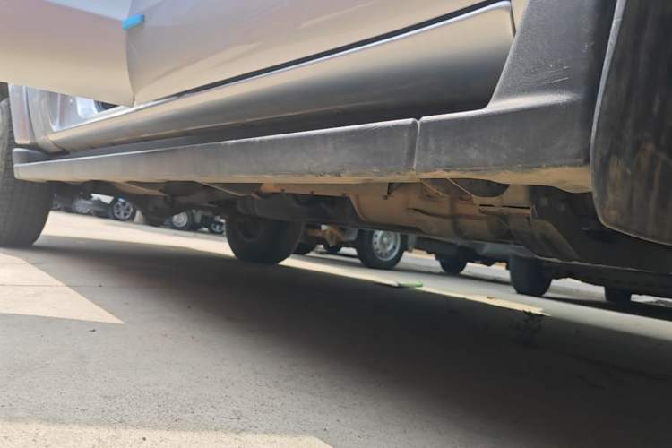 Used JMC Yuhu 5 2019 2.0T Diesel Manual Two-Wheel Drive Enhanced Version China VI Standard Long Wheelbase Right Side Sill