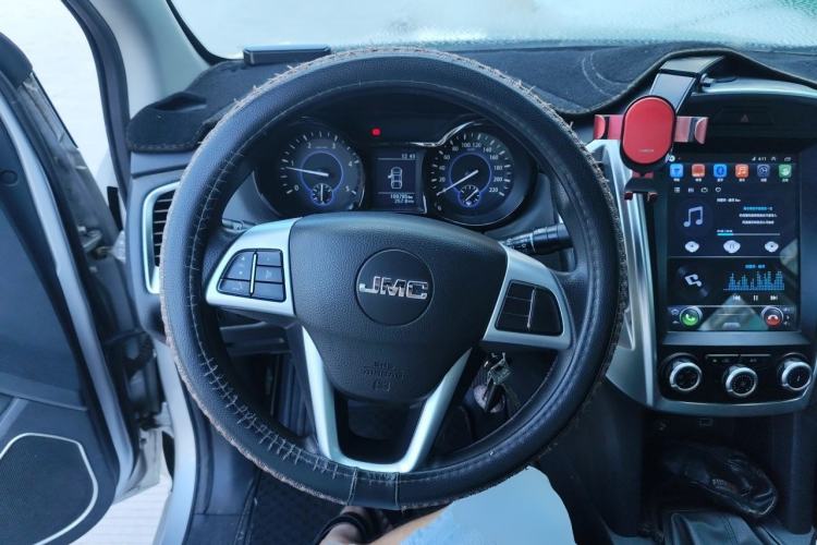Used JMC Yuhu 5 2019 2.0T Diesel Manual Two-Wheel Drive Entry-Level China VI Standard Steering Wheel