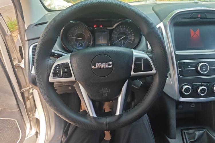 Used JMC Yuhu 5 2019 2.0T Diesel Manual Two-Wheel Drive Enhanced Version China VI Standard Long Wheelbase Steering Wheel