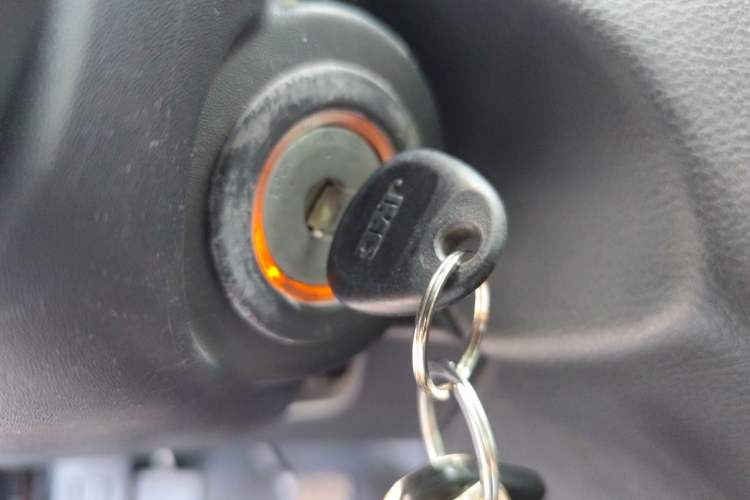 Used JMC Yuhu 5 2019 2.0T Diesel Manual Two-Wheel Drive Entry-Level China VI Standard Vehicle Key
