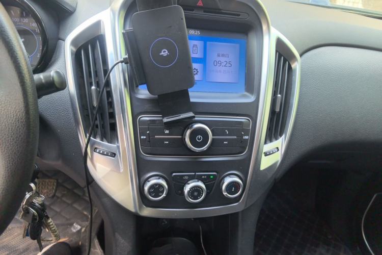 Used JMC Yuhu 5 2019 2.0T Diesel Manual 4x4 Advanced China VI Standard Audio And AC Panel