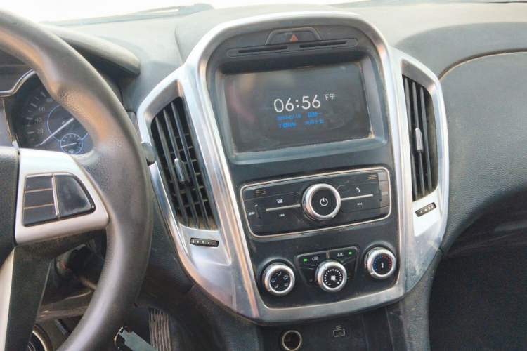 Used JMC Yuhu 5 2019 2.0T Diesel Manual 4x4 Advanced Version China VI Standard Long Wheelbase Audio And AC Panel
