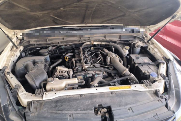 Used JMC Yuhu 5 2019 2.0T Diesel Manual 4x4 Advanced China VI Standard Engine Bay