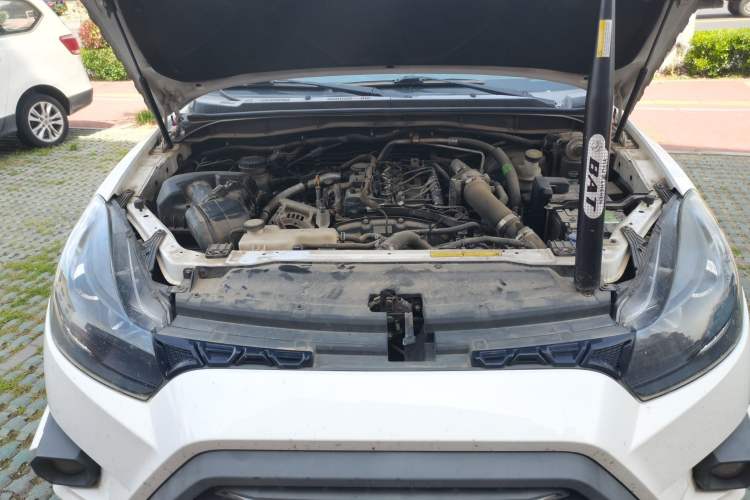 Used JMC Yuhu 5 2019 2.0T Diesel Manual Two-Wheel Drive Entry-Level China VI Standard Engine Bay