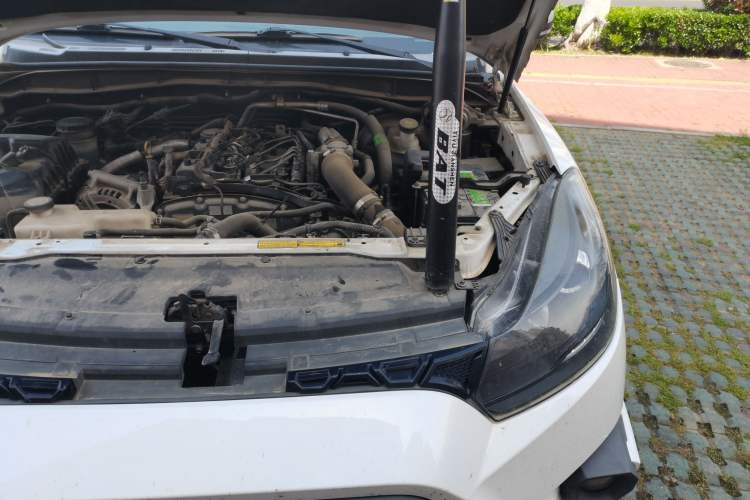 Used JMC Yuhu 5 2019 2.0T Diesel Manual Two-Wheel Drive Entry-Level China VI Standard Engine Bay Left