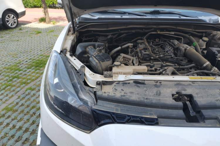 Used JMC Yuhu 5 2019 2.0T Diesel Manual Two-Wheel Drive Entry-Level China VI Standard Engine Bay Right