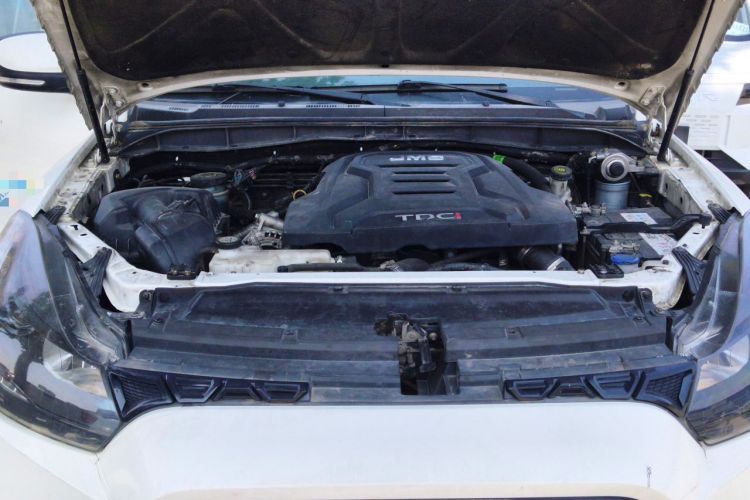 Used JMC Yuhu 5 2019 2.0T Diesel Manual 4x4 Advanced Version China VI Standard Long Wheelbase Engine Bay