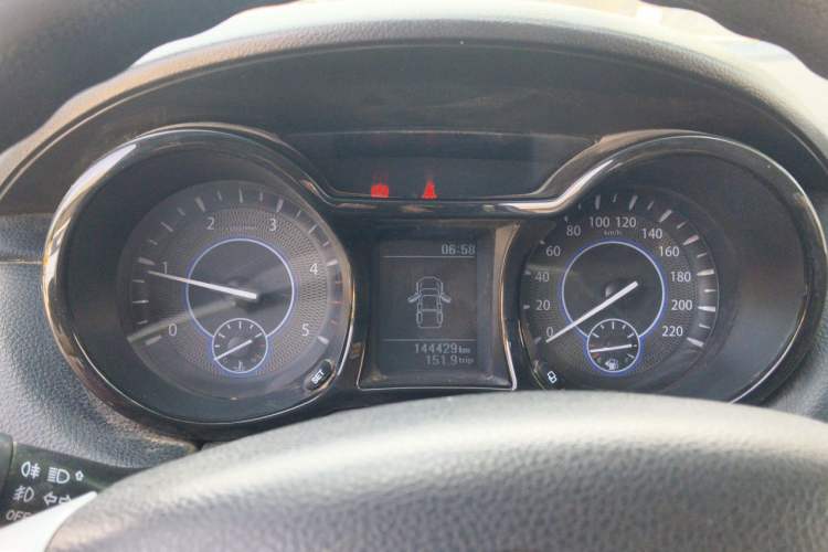 Used JMC Yuhu 5 2019 2.0T Diesel Manual 4x4 Advanced Version China VI Standard Long Wheelbase Instrument Cluster