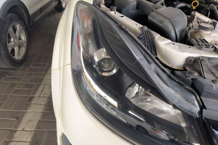 Used JMC Yuhu 5 2019 2.0T Diesel Manual 4x4 Advanced China VI Standard Right Front Headlight