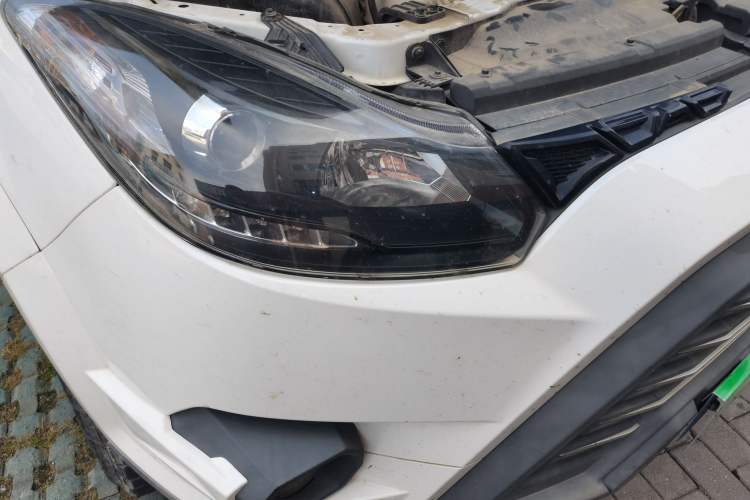 Used JMC Yuhu 5 2019 2.0T Diesel Manual Two-Wheel Drive Entry-Level China VI Standard Right Front Headlight