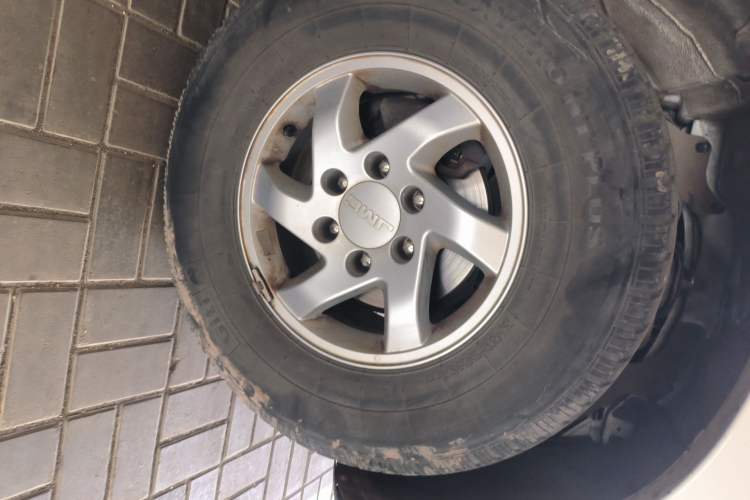 Used JMC Yuhu 5 2019 2.0T Diesel Manual 4x4 Advanced China VI Standard Right Front Wheel Hub