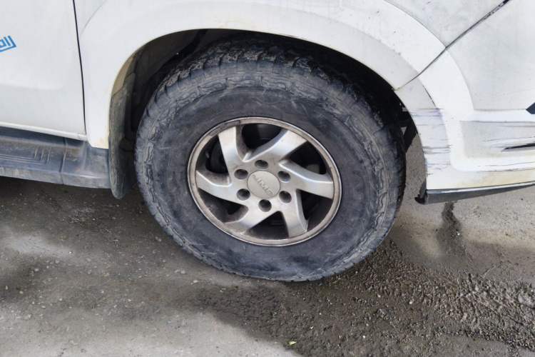 Used JMC Yuhu 5 2019 2.0T Diesel Manual 4x4 Advanced Version China VI Standard Long Wheelbase Right Front Wheel Hub